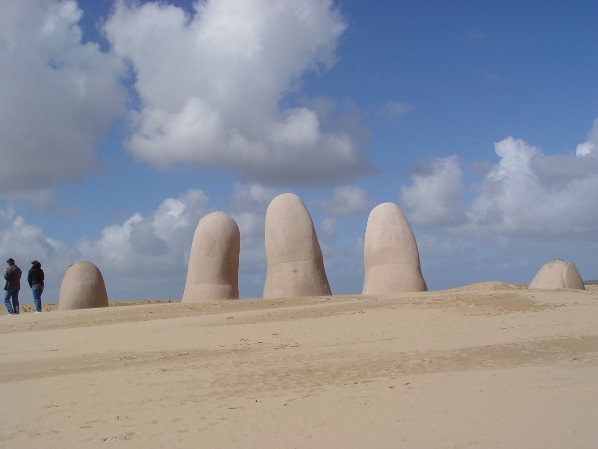 PUNTA DEL ESTE (Playa Brava Monumento Mano5)