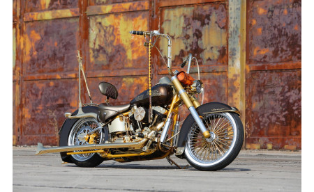 Harley Davidson 2000er Softail Deuce komplett Umbau 24 Karat Gold